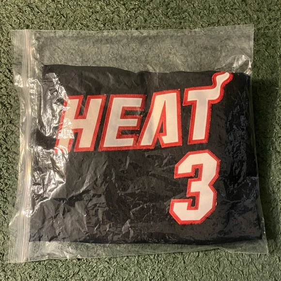 Dwayne Wade Miami Heat #3 Black Away Boy’s XL/ Men’s Small - Picture 6 of 6
